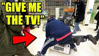 Top 5 Craziest Black Friday Fails (people fighting for phones,Psycho Women)