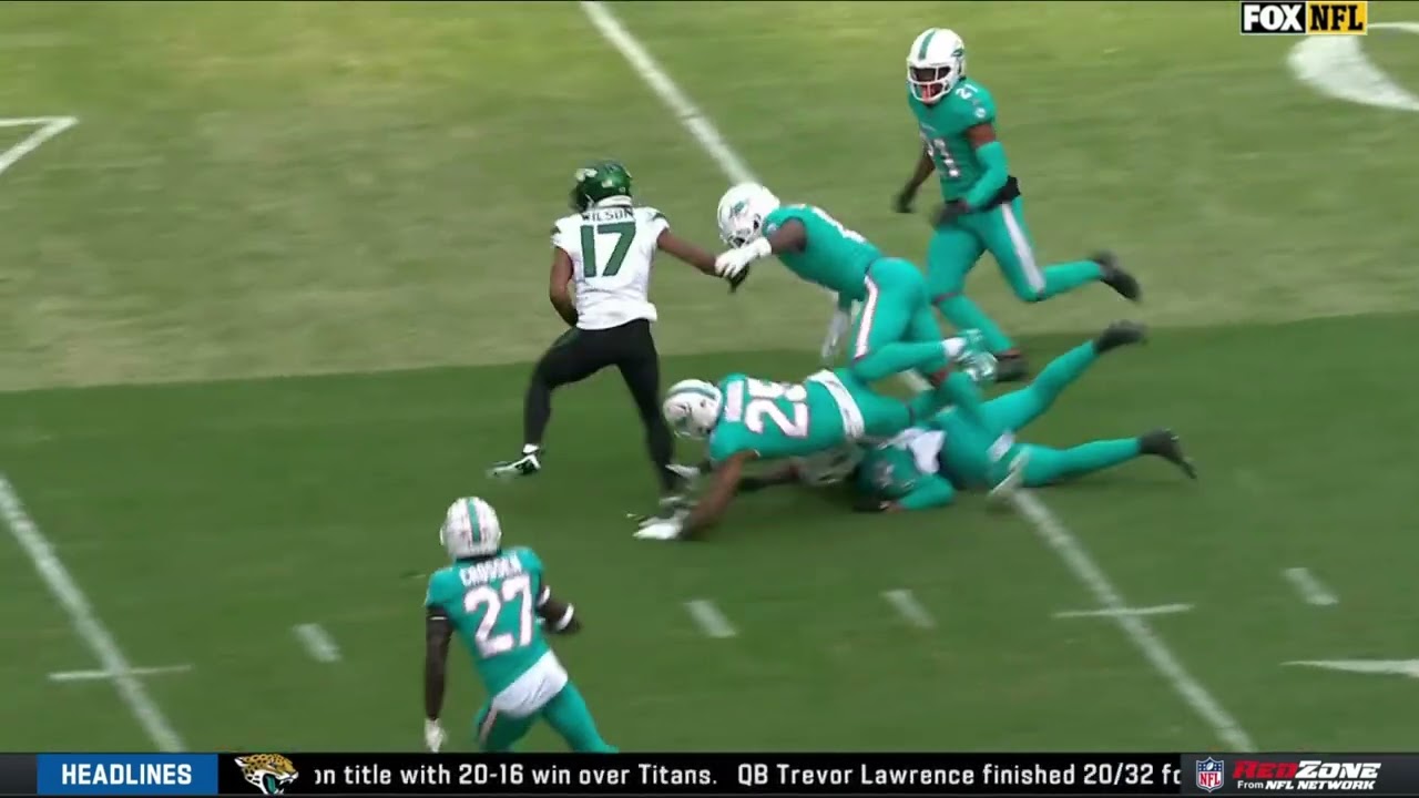 Garrett Wilson breaks a ton of tackles on huge gain