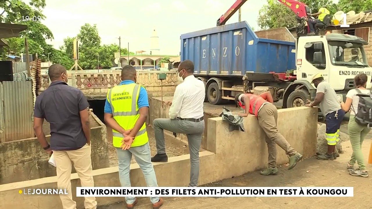 Environnement : des filets anti pollution en test à Koungou