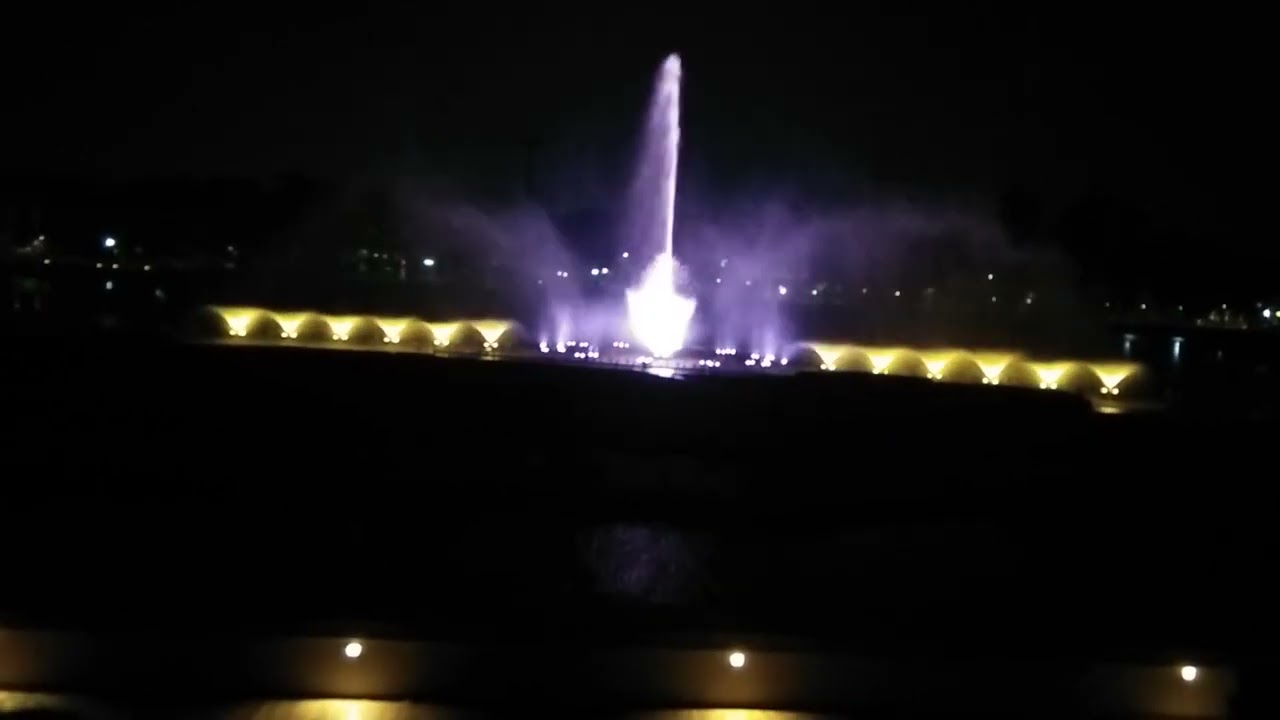 Keren banget pertunjukan air mancur di taman mini Indonesia indah!!! Wajib nonton!