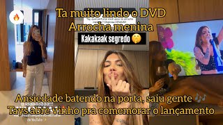 Ansiedade batendo na porta, Saiuuuu gente 🎶 tays abre vinho 🍷 pra comemorar o lançamento 