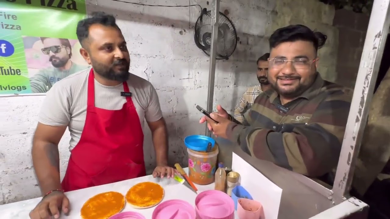 દેશી લાકડા ની ભઠ્ઠી વાળા પીઝા જેતપુર ના ફેમસ નાસ્તો લાઈન લાગે Deshi Vibe’s 🍕 Pizza