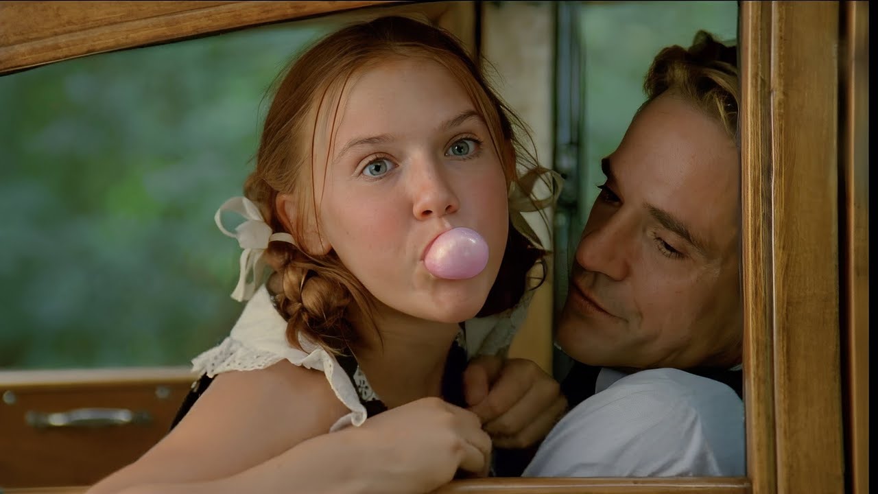 بيقع في حب بنت صغيره و بيتجوز امها عشان يفضل مع البنت الصغيره دي 😲🥺| ملخص فيلم Lolita