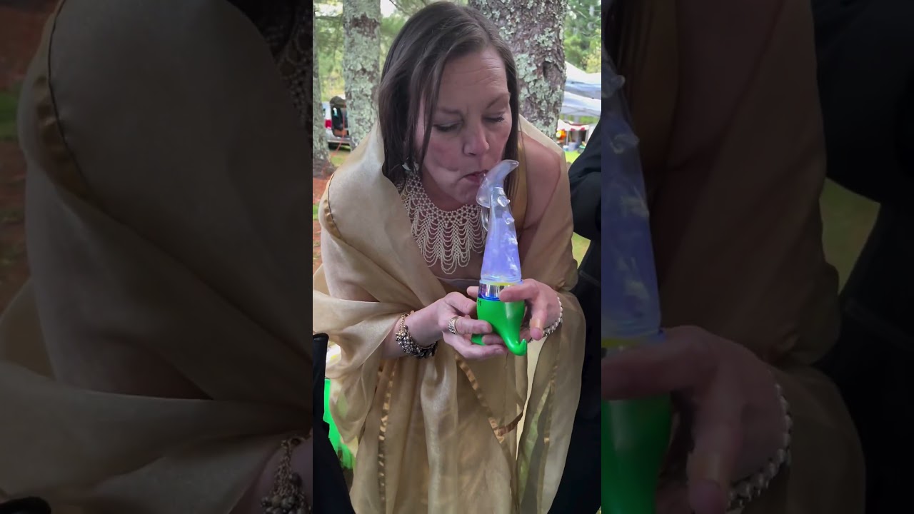 Dab dino for the win! 🦖Pack it, puff it, pass it! 💨