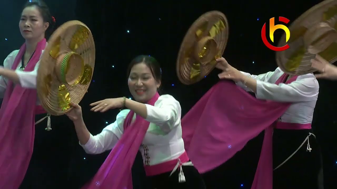 QUAM KHẮP TAY: SẮNG SƯƠNG NẶM TE-CHUNG TÓ LÀ MƯƠNG-MƯA DÀM PHỔNG NẶM TE QUÊ CÁU MUÔN LÀI