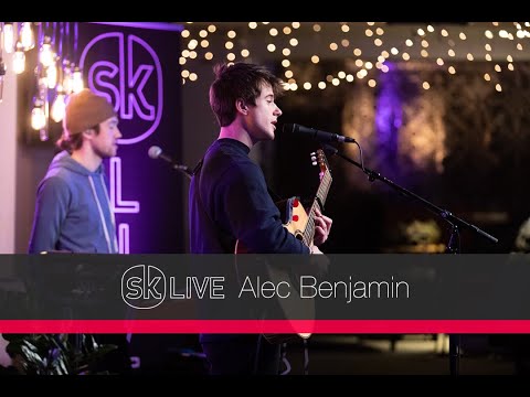 Alec Benjamin - Pretending - Ouvir Música