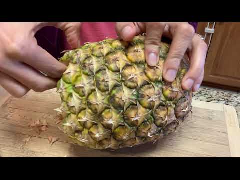 Fun Way to Eat Pineapple!! - How to pull apart Pineapple!!