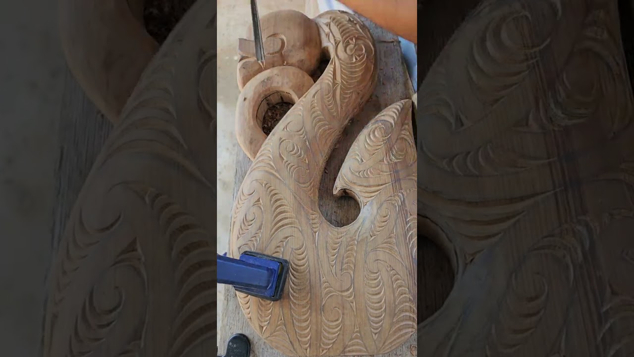 maori wood carving (manaia)