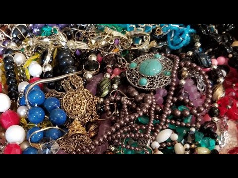 Распаковка лома винтажной бижутерии