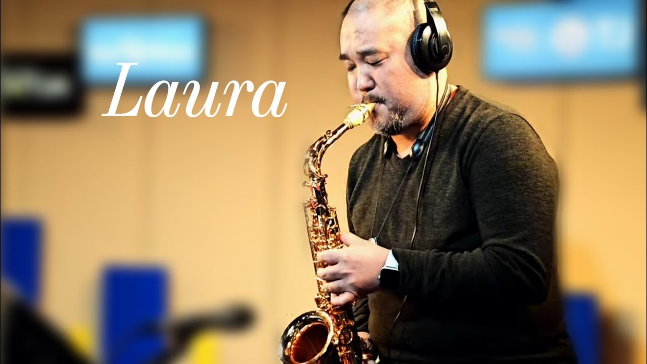 Laura (로라) - YouTube