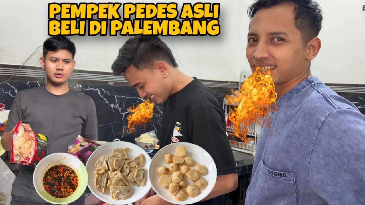 MAKAN PEMPEK PALING ENAK ASLI PALEMBANG
