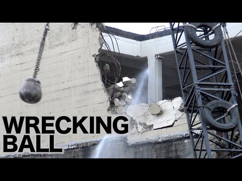 wrecking-ball-in-action-demoli
