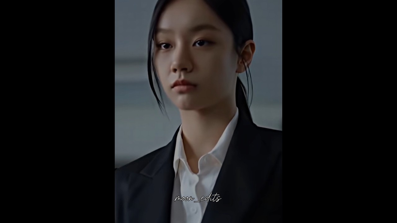 Kissing women[Subin] is more comfortable- Lee Hyeri 😏