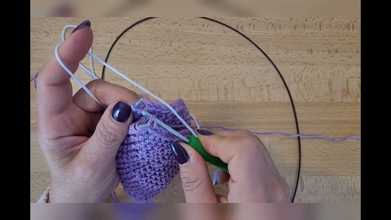 POZIOME ŁĄCZENIE  DWÓCH FRAGMENTÓW DZIANINY PRZY POMOCY SZYDEŁKA