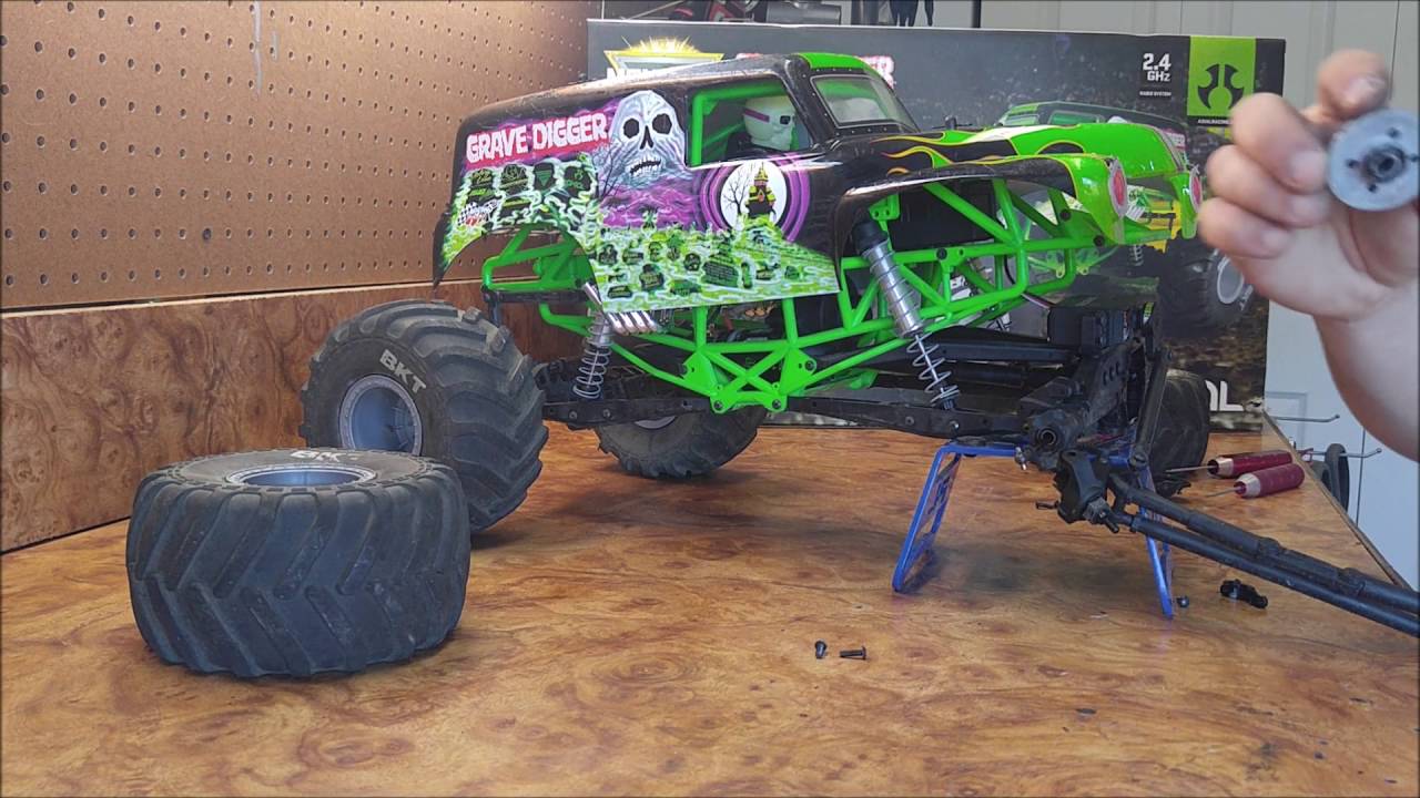 How to Install a LSD into an Axial: SMT10 (Limited Slip Differential)