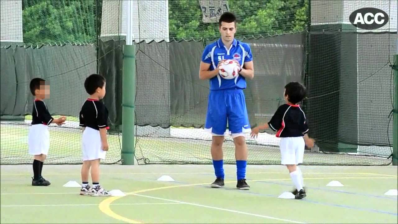 幼稚園児が英語でサッカー練習 ボビー チャールトンsa Youtube