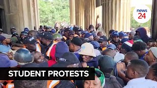 WATCH | 'Push!' - Wits students go toe to toe with security outside Great Hall