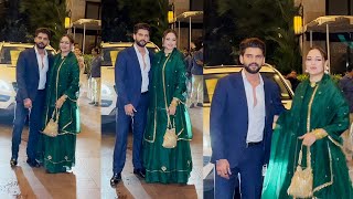 Sonakshi Sinha & Her Boyfriend Zaheer Iqbal Openly Holds Each Other & Poses Cutely @ Frnds Reception