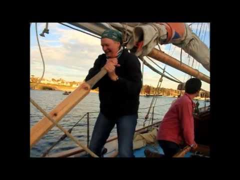 Sculling a pilot cutter - YouTube