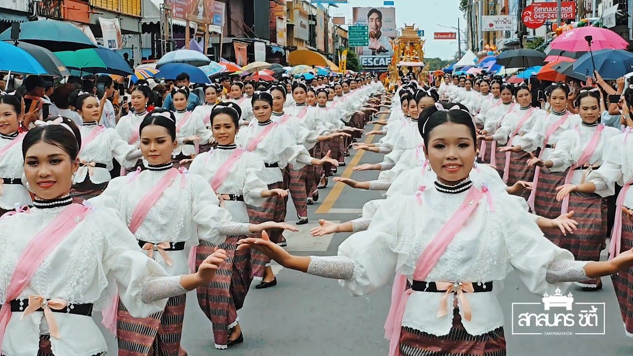 " สิริมังคลกาจ สิริราชธานี " โรงเรียนพิบูลมังสาหาร ขบวนแห่เทียนพรรษาอุบลราชธานี 11 กรกฎาคม 2568