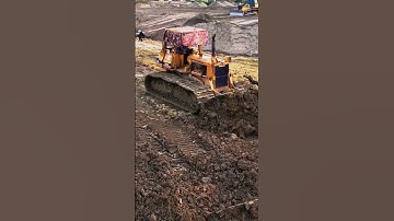 Incredible! dozer pushing sand, Groups Operating Dump truck  Short1372
