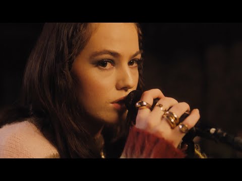 Bea and her Business - Smoking Lessons (Live Session)