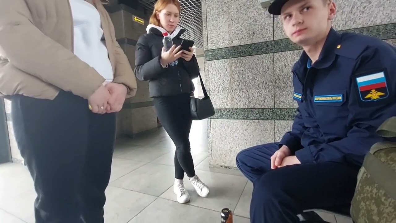 Ладожский вокзал/проводили сына до поезда