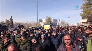 Hezaran Kurd Ji Bo Şermezarkirina Êrîşên Li Dijî Rojava Li Pirsûsê Dest Bi Meşê Kir