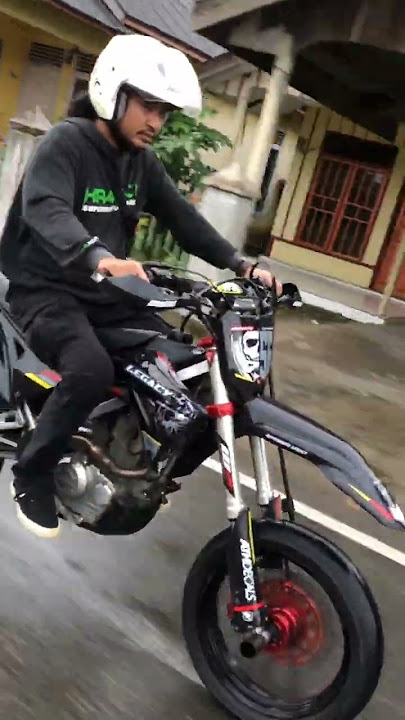 Pas Hujan, tau kan? #supermoto #klx #crf #rain #gordons #fyp #fypシ #hujan #boreup #viral