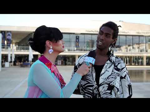 Open Zoomed Related Entry Facetune2