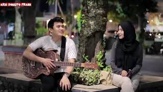 Download Lagu CURHATAN PENGAMEN JALANAN BIKIN CEWEK INI IKUTAN SEDIH  MP3