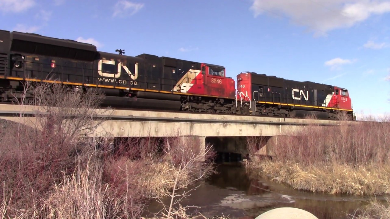 CN Railfanning HD: GrainsConnect! CN 5743 East at Calrin with new grain cars, 28/03/2019 (2/3)