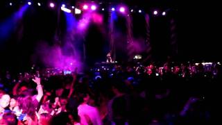 Avicii playing David Guetta - Titanium feat. Sia (Alesso Remix) @ Zoukout, Singapore 2011.12.10 HD