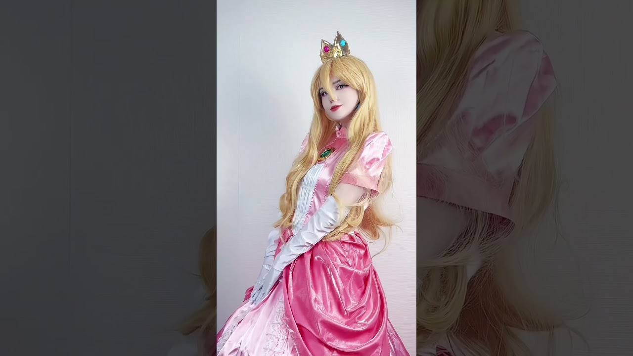 Princess Peach Cosplay 💗