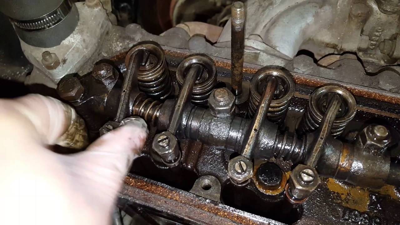 Loose rockers in a Rover P2 12hp 1947 engine. YouTube