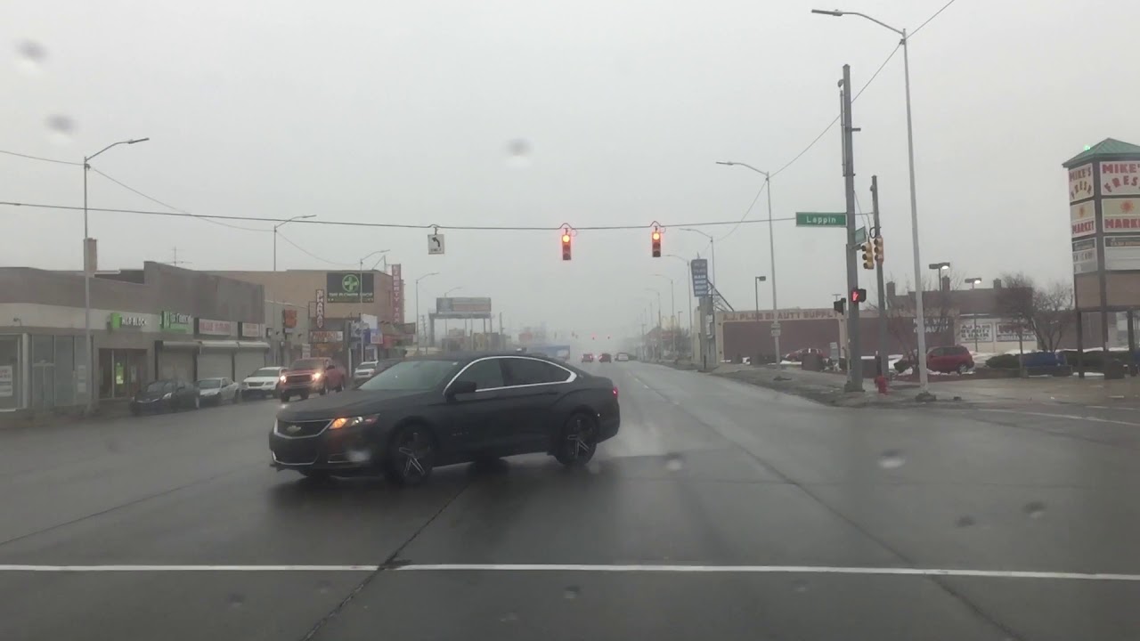 Rainy and Foggy Drive from Roseville, Michigan to Detroit, Michigan