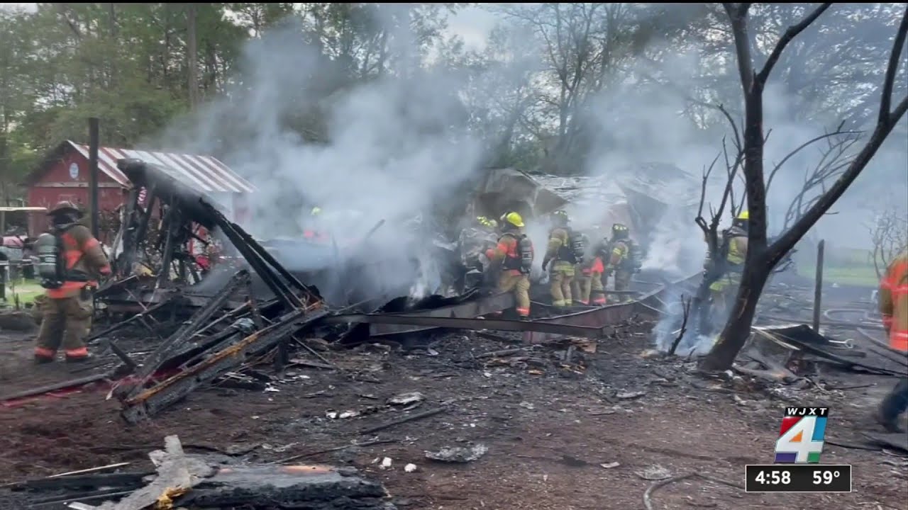 2 die in Yulee mobile home fire - YouTube
