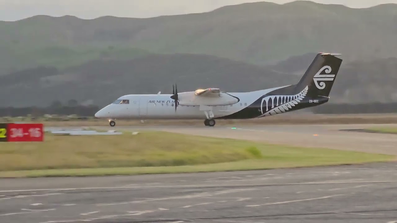 Air New Zealand De Haviland Canada Dash 8-300 Takeoff
