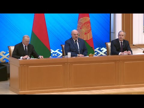 Лукашенко: То, что было здесь, внутри, и мы плачемся "ах", "ох" – это цветочки! Ягодки были там!