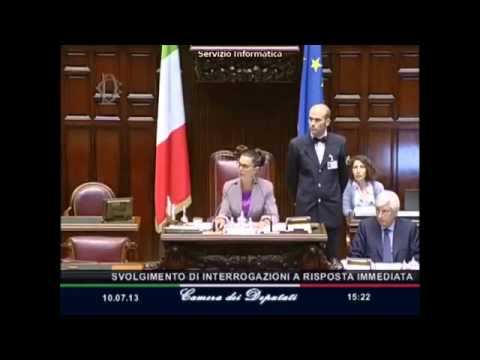 SONO LA TUA MAIALINA CALDA SONO LA TUA MAIALINA CALDA