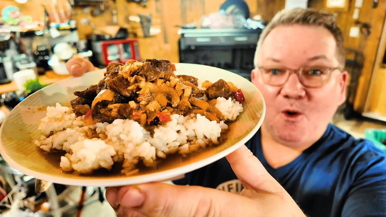 Жареный дикий ньюфаундлендский лось с рисом