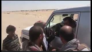 قطاع طرق حوثيين في صحراء الجوف يتفاجأون بأنهم يتقطعون لمحافظ المحافظه التابع لهم