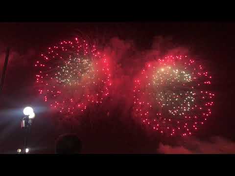 Необыкновенно зрелищный салют в Казани - фееричное пиротехническое шоу в день Республики