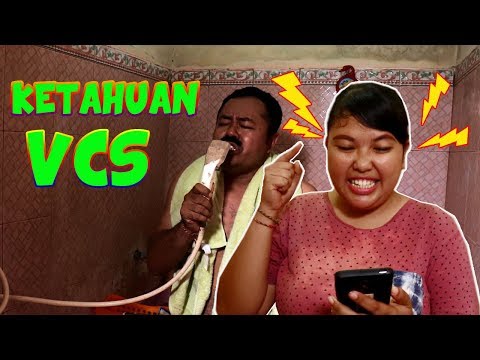 DUH!!! KETAHUAN VCS SAMA ISTRI!!! col* di kamar mandi..