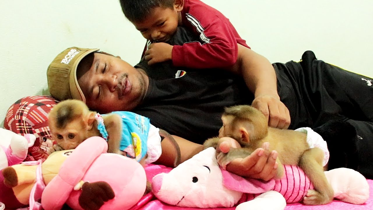 Lyy and Boki Relaxing So Warm With Dad and Brother Sweet - YouTube