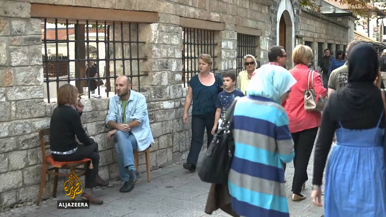 مؤمنون من البوسنة والهرسك يسافرون إلى مكة والمدينة - قناة الجزيرة البلقان