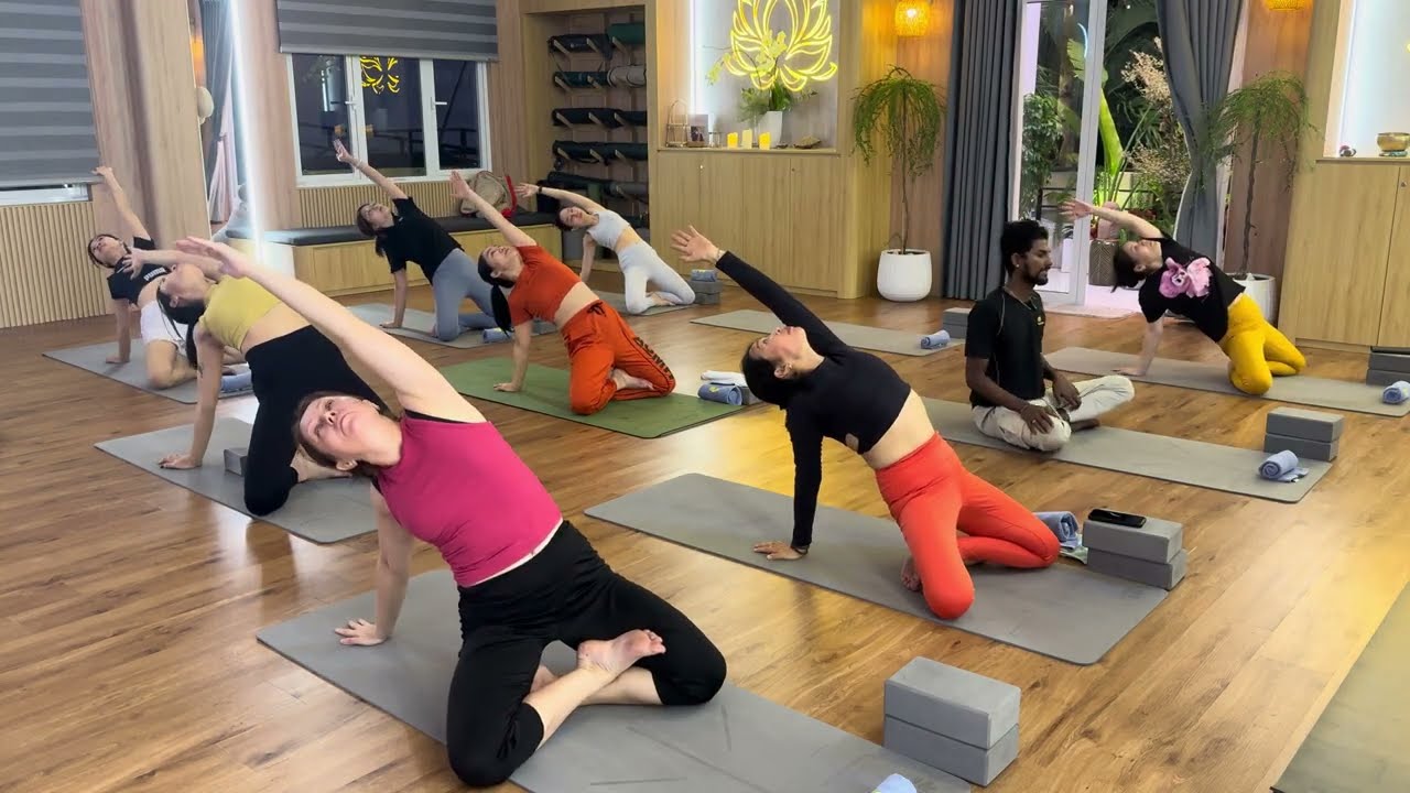 Интенсивный курс хатха-йоги для начинающих и продолжающих | Мастер Вимал | полный курс йоги во Вь...