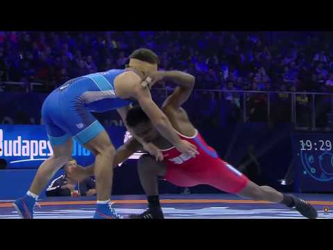MASSIVE Fireman's Carry at 2018 UWW Championships (Rus vs Cuba)