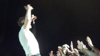 Blur - Country House - Heineken Opener 2013 - Damon In The Crowd.