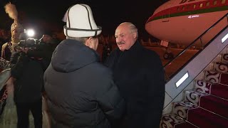 Лукашенко: У вас ветерок такой! И сухо! // Президент Беларуси в Бишкеке